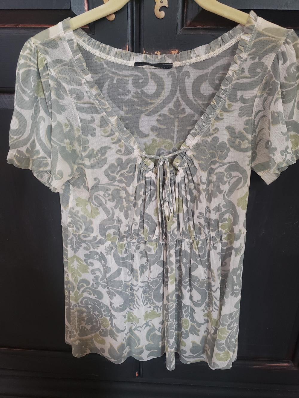 Women’s Light Gray & Sage Printed V-Neck Tie-Front Top
